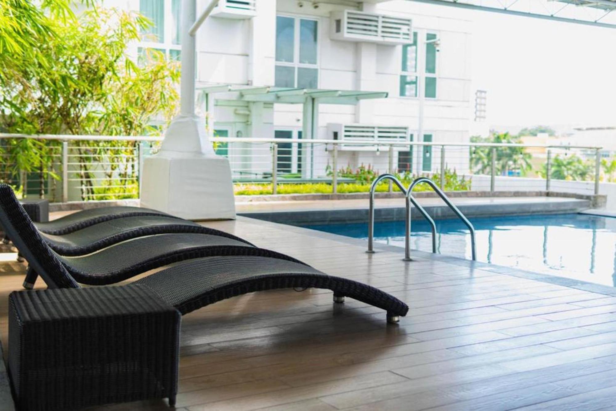 Abreeza Studio Suite 2321 - Pool, Wifi, City View, Washer, Ac, Netflix, Mall 达沃 外观 照片